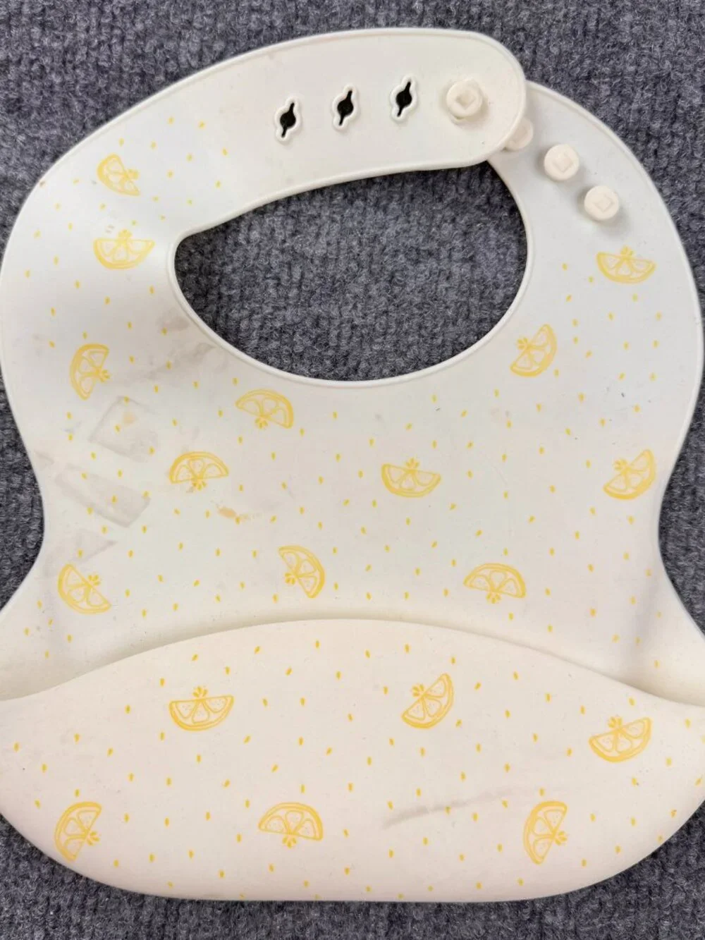 Rae Dunn Baby by Magenta Silicone Bib Catch Pocket Lemon Print Adjustable STAINS